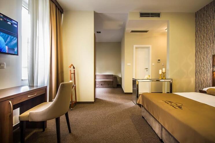 Central Luxury Rooms โอมิช ภายนอก รูปภาพ