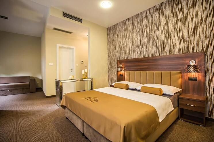 Central Luxury Rooms โอมิช ภายนอก รูปภาพ