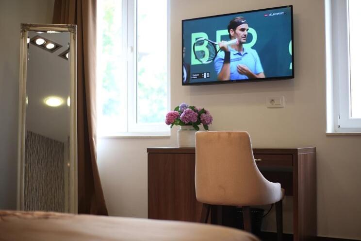 Central Luxury Rooms โอมิช ภายนอก รูปภาพ